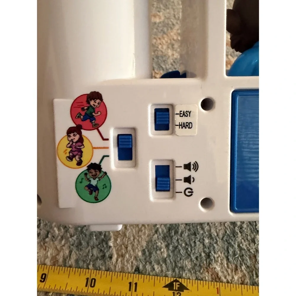 Move2Play Red Light Green Light Motion-Sensing‎ Kids Game Station Toy